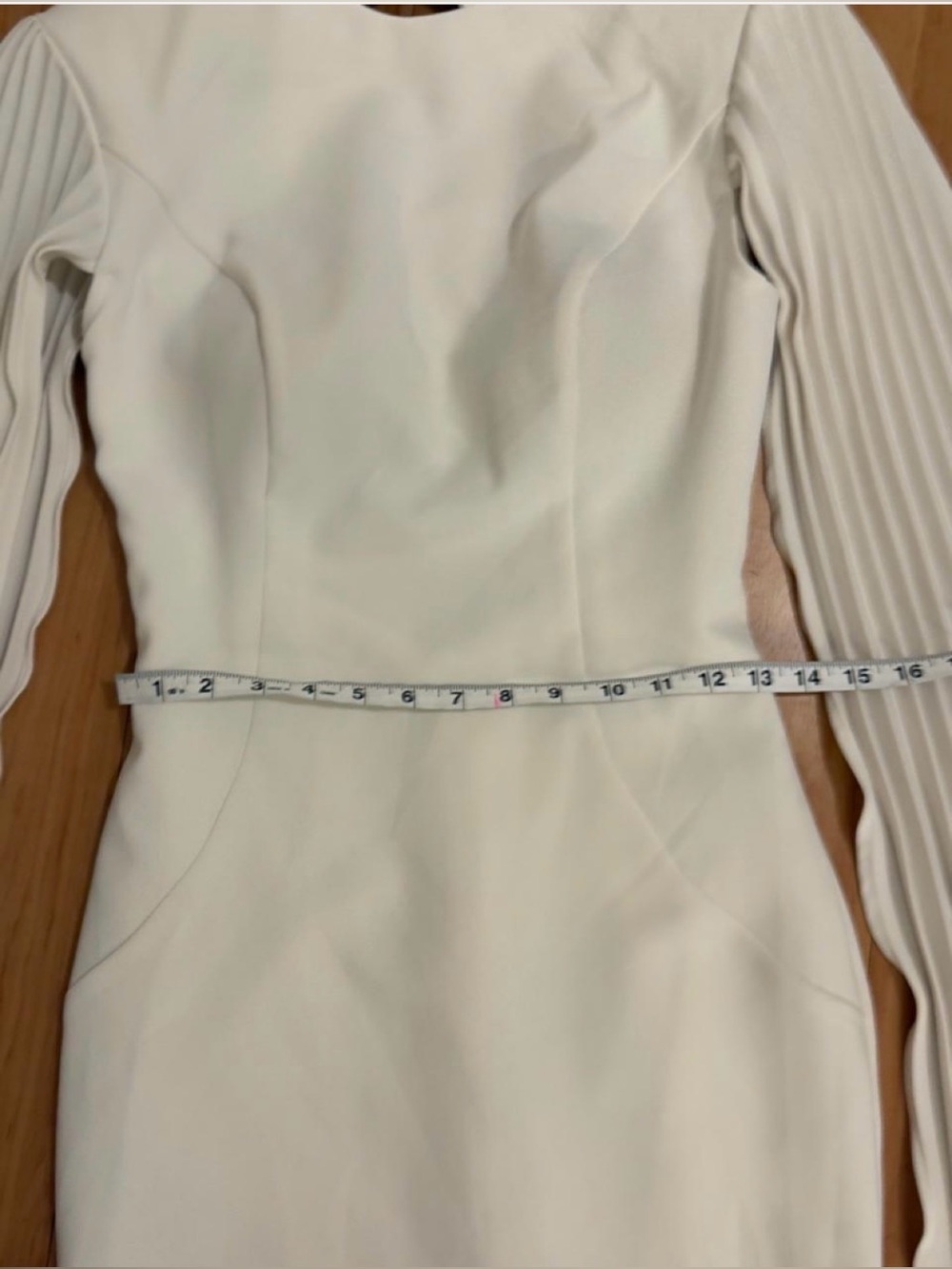 White Jovani dress with pleated sleeves, like a cap almost. And it has open back - Picture 5 of 8